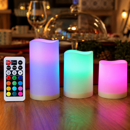 3er LED-Kerzen-Set mit Farbwechsel und Fernbedienung auf Holztisch